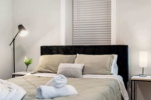 4 bedrooms, iron/ironing board, WiFi, bed sheets