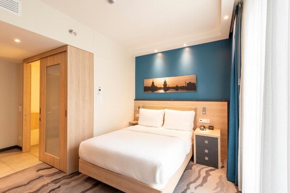 Iron/ironing board, free WiFi, bed sheets