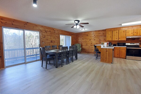 4-Bedroom Townhome | Private kitchen | Fridge, oven, stovetop, dishwasher