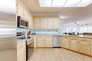 Suite, 2 chambres | Cuisine privée | Réfrigérateur, un four, surface de cuisson, lave-vaisselle