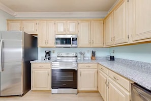 Resort Suite | Private kitchen | Fridge, oven, stovetop, dishwasher