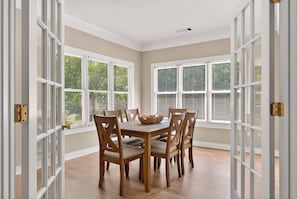 Resort Suite | In-room dining - The Ellijay Resort (Ellijay)