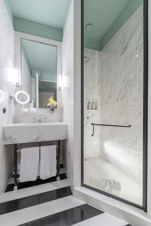 Hair dryer, towels - Contemporary Hideaway In the Heart of Porto City! Room with Aliados Views! Pool! (Porto)