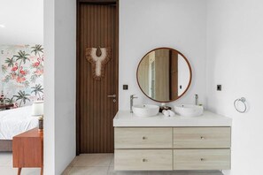Dusche, Haartrockner, Bidet, Handtücher