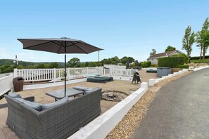 Terrace/patio - Lakeside Haven - Fishing+Heated Pool 500yrds away (Cheriton Bishop)