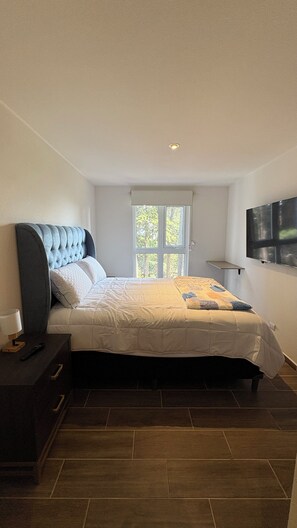 4 bedrooms, iron/ironing board, WiFi, bed sheets