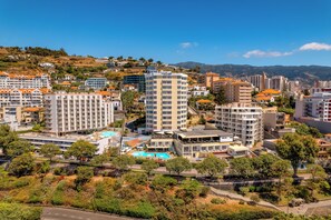 Exterior - Affordability Meets Comfort! Outdoor Pool, Spa, Beachfront, Free Breakfast! (Funchal)
