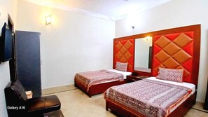 Economy Double or Twin Room, Private Bathroom | Premium bedding, desk, soundproofing, iron/ironing board - Gulshan Palace Near Agha khan Hospital  (Karachi)