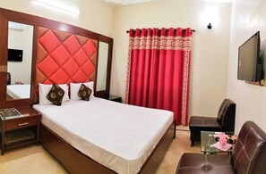 Deluxe Double Room, Air conditioning | In-room dining