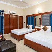 Habitación triple Confort | Ropa de cama de alta calidad, escritorio, sistema de insonorización
