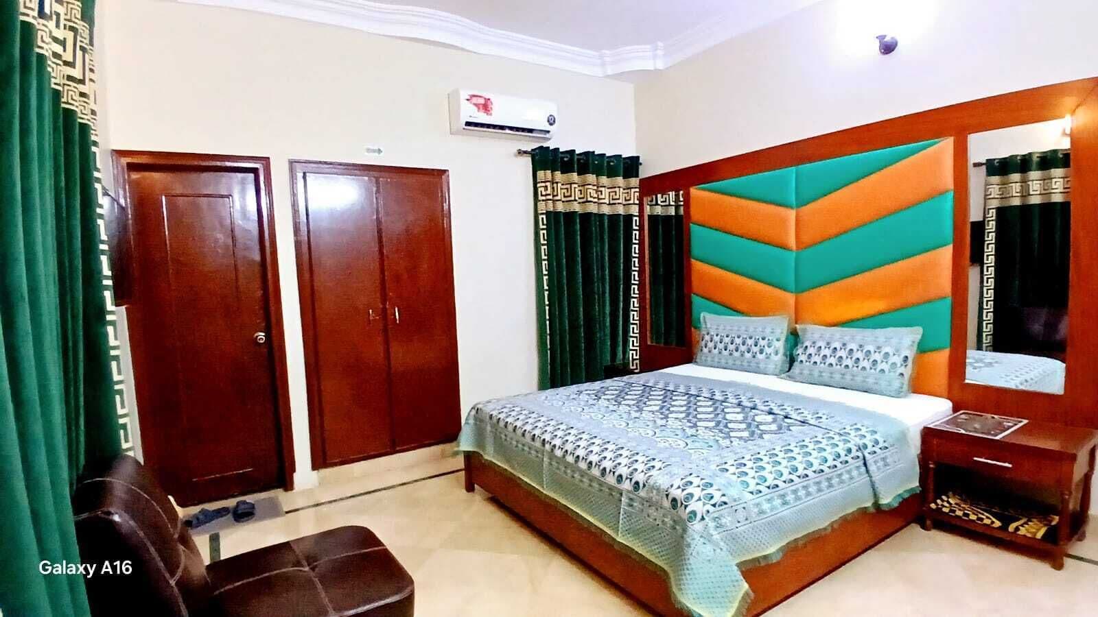 Deluxe Double Room, Air conditioning | Desk, iron/ironing board, free WiFi