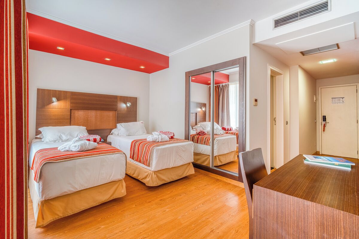 Budget-friendly Stay In Madeira Island! Outdoor Pool, Spa Center, Beachfront! - Funchal