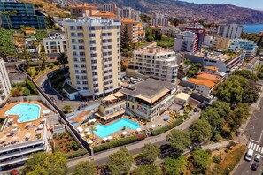 Exterior - Ultimate Beach Escape in Madeira! Outdoor Pool, Free Parking, Mountain View! (Funchal)