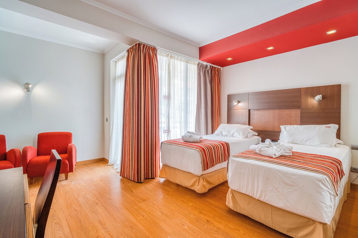 Ultimate Madeira Getaway! Garden View, Swimming Pool, Close To Lido Promenade - Funchal
