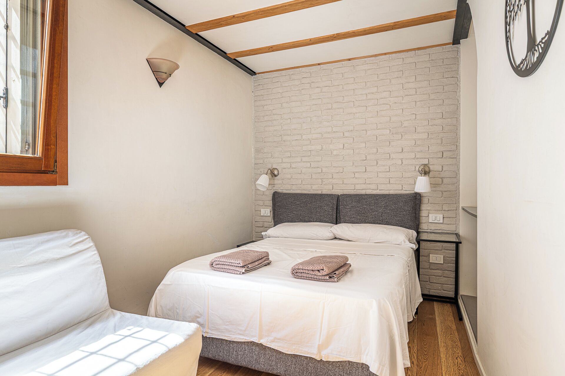 2 makuuhuonetta, silitysrauta/-lauta, Wi-Fi, vuodevaatteet