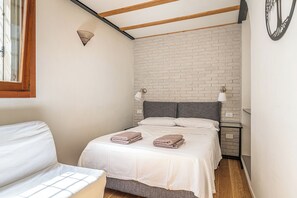 2 makuuhuonetta, silitysrauta/-lauta, Wi-Fi, vuodevaatteet