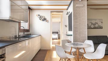 Microonde, forno, piano cottura, lavastoviglie