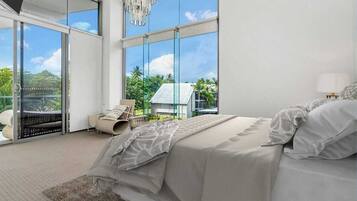 4 bedrooms, iron/ironing board, bed sheets, wheelchair access