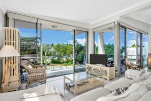 TV, offices - Luxury Beachfront Penthouse Dunk Island Views & Prime Village Location (Mission Beach)