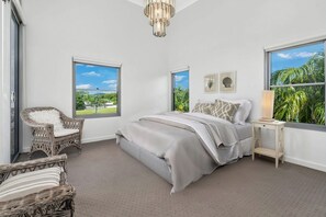 4 makuuhuonetta, silitysrauta/-lauta, vuodevaatteet, pääsy pyörätuolilla