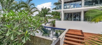 Penthouse Dunk Island Views Prime Village Location