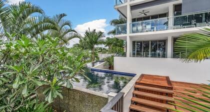 Penthouse Dunk Island Views Prime Village Location