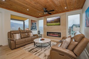 Télévision, cheminée, baby-foot