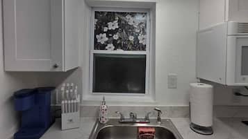 Microondas, parrilla de estufa y lavavajillas