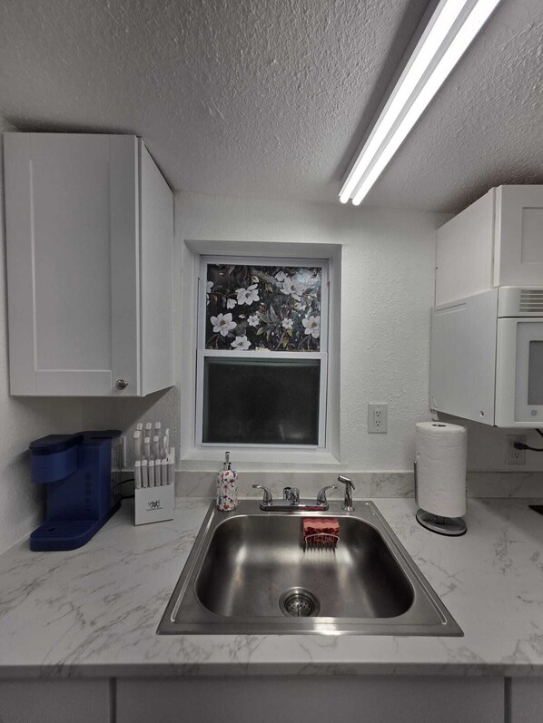 Fridge, microwave, stovetop, coffee/tea maker