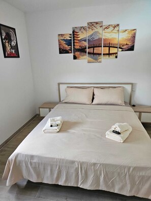 3 habitaciones, tabla de planchar con plancha, wifi y ropa de cama