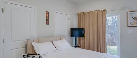 1 室のベッドルーム、デスク、アイロン / アイロン台、WiFi (無料)