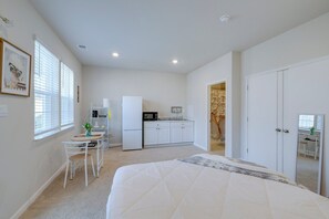 1 bedroom, desk, iron/ironing board, free WiFi - Comfortable Private Studio Perfect for Short or Extended Stays (Glenn Dale)