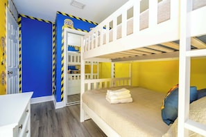 3 habitaciones, tabla de planchar con plancha, wifi y ropa de cama 