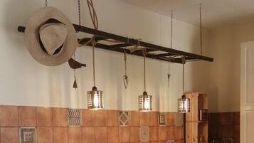 Mikroaaltouuni, uuni, liesi, astianpesukone