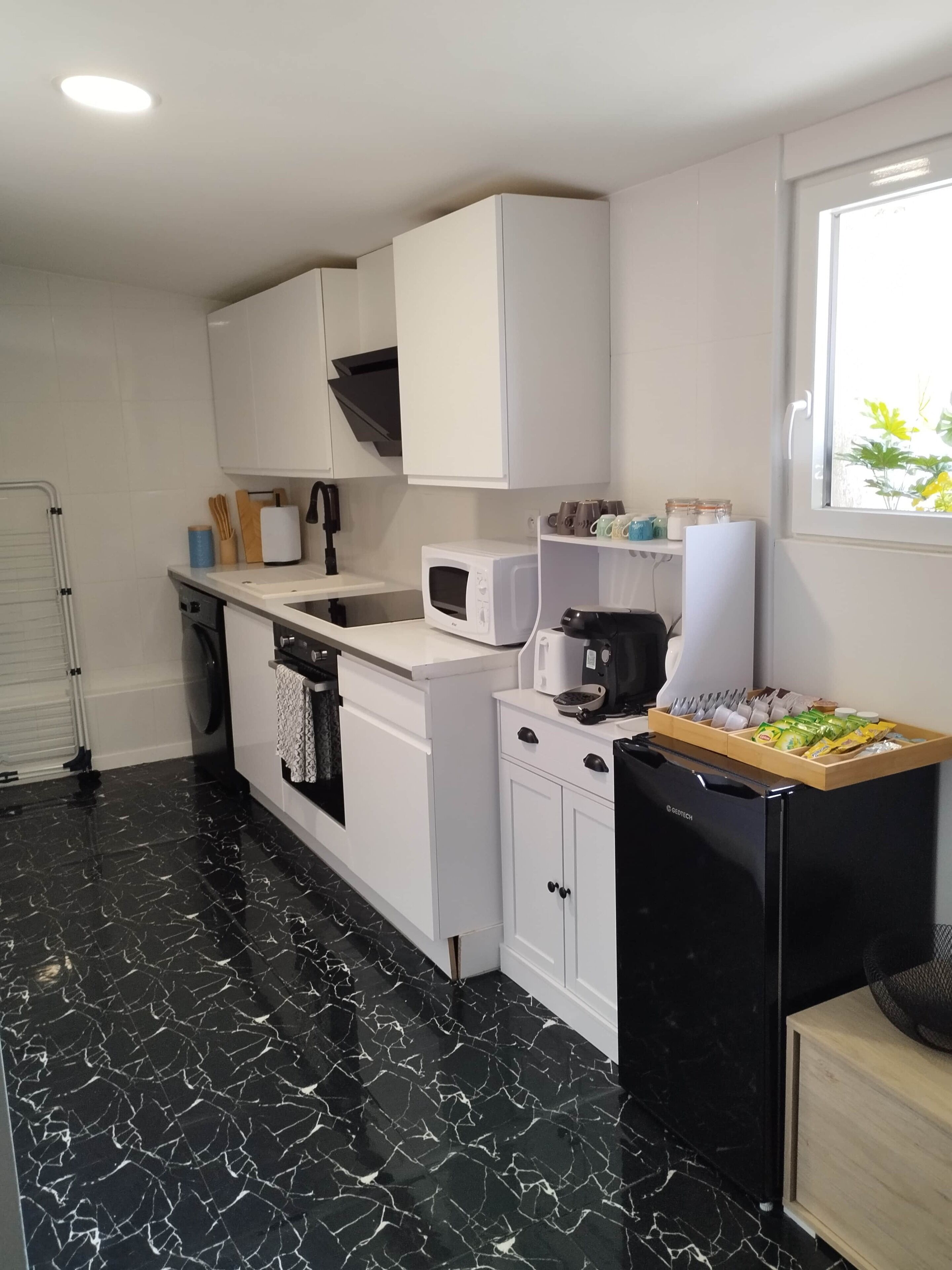 冰箱、微波炉、烤箱、炉灶