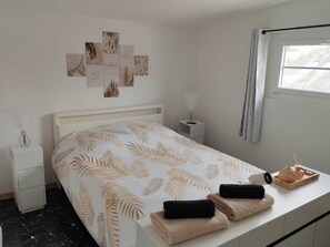 2 chambres, fer et planche Ă repasser, Wi-Fi gratuit, draps fournis