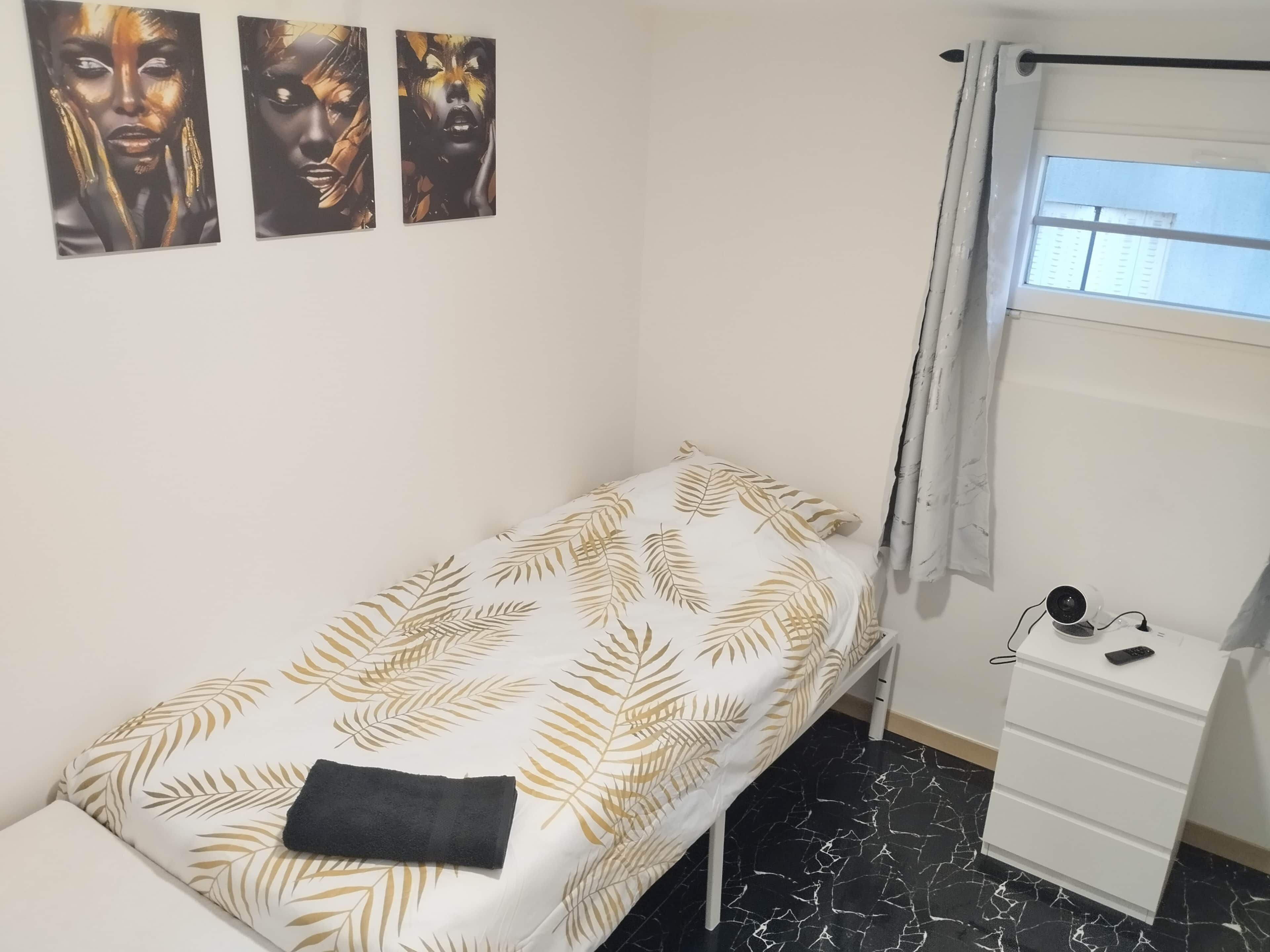 2 dormitoris, planxa i posts de planxar, wifi gratuïta i roba de llit 