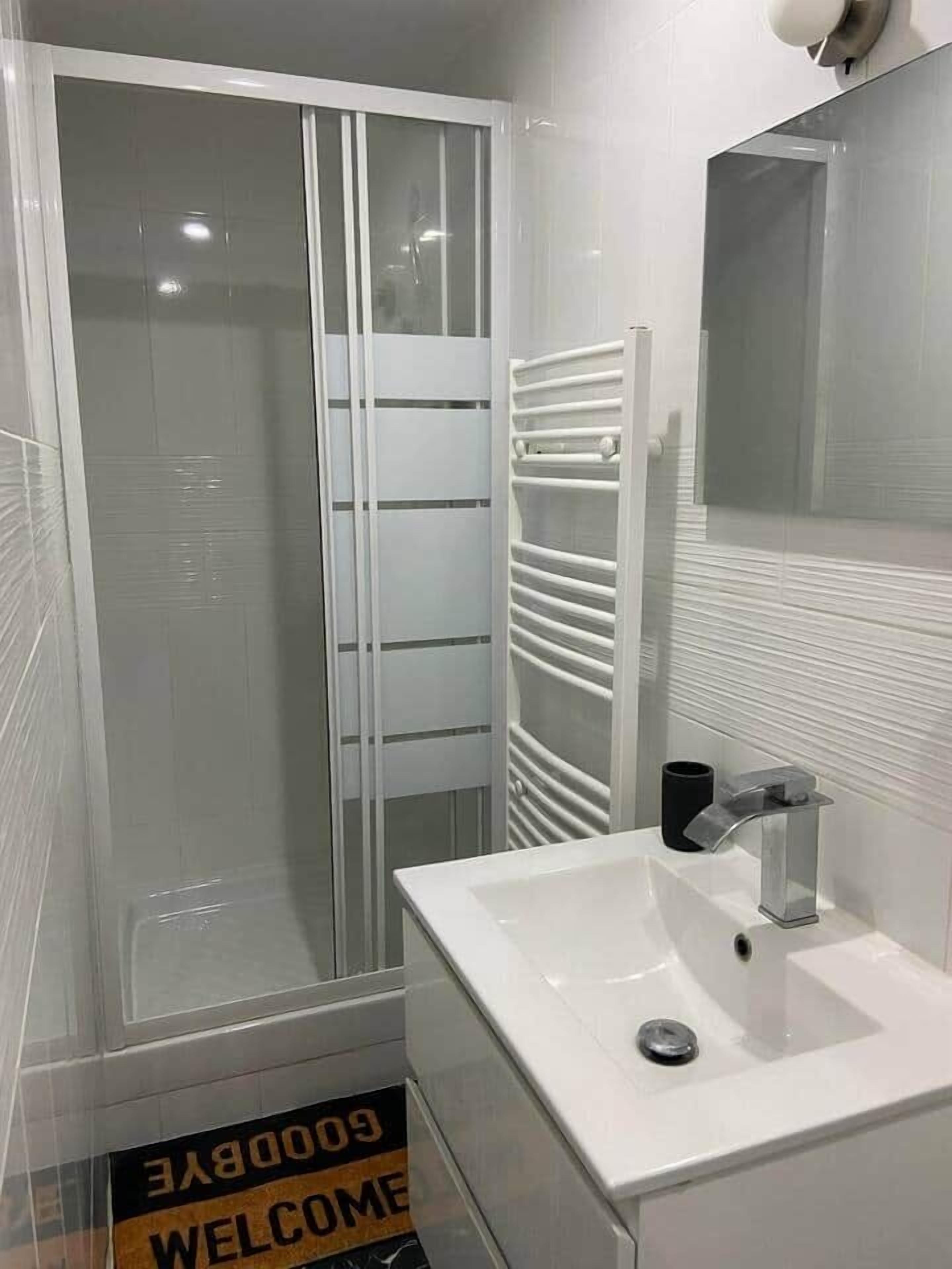 Dutxa, assecador de cabells i tovalloles 