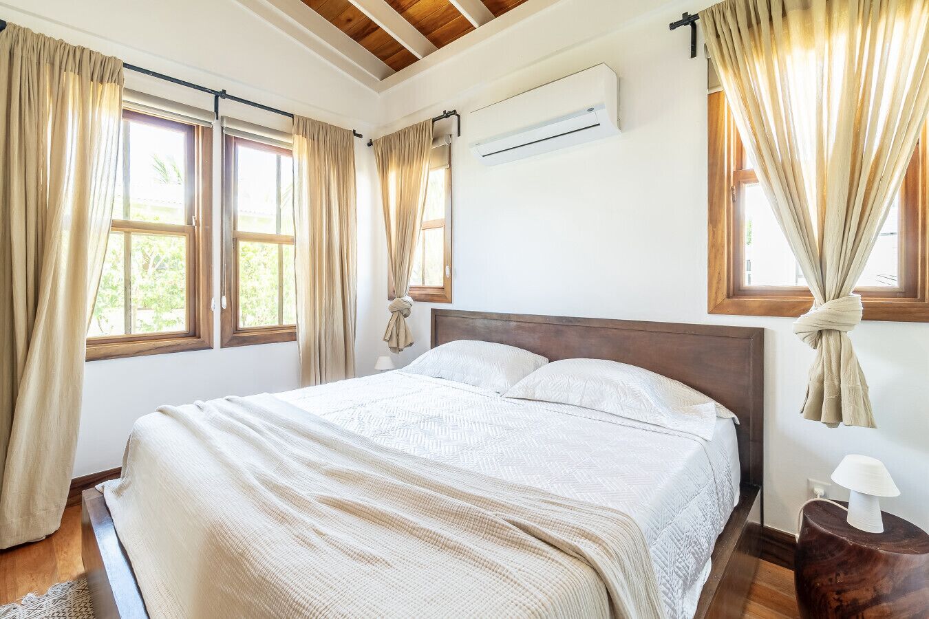 4 bedrooms, iron/ironing board, free WiFi, bed sheets