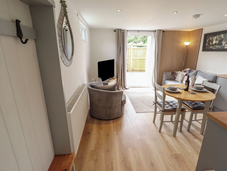 Pear Tree Lodge, Pet Friendly, With A Garden In Huttoft - Chapel Saint Leonards