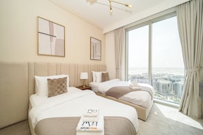 Apartamento exclusivo, sacada, vista para a baía | Edredons de pluma, cofres nos quartos, cortinas blackout