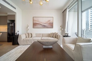 Exclusive Apartment, Balcony, Bay View | Living room
