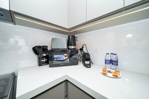 Exclusive Apartment, Balcony, Bay View | Private kitchen | Full-size fridge, microwave, oven, stovetop