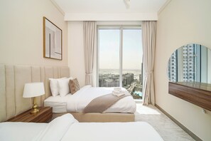 Exclusive Apartment, Balcony, Bay View | Down comforters, in-room safe, blackout drapes, soundproofing - PVH - Creek Gate - Stylish 2BR (Dubai)
