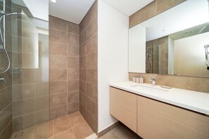 Exclusive Apartment, Balcony, Bay View | Bathroom | Combined shower/tub, rainfall showerhead, hair dryer, towels - PVH - Creek Gate - Stylish 2BR (Dubai)