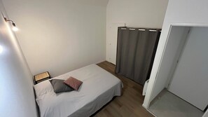 1 bedroom, iron/ironing board, bed sheets, wheelchair access