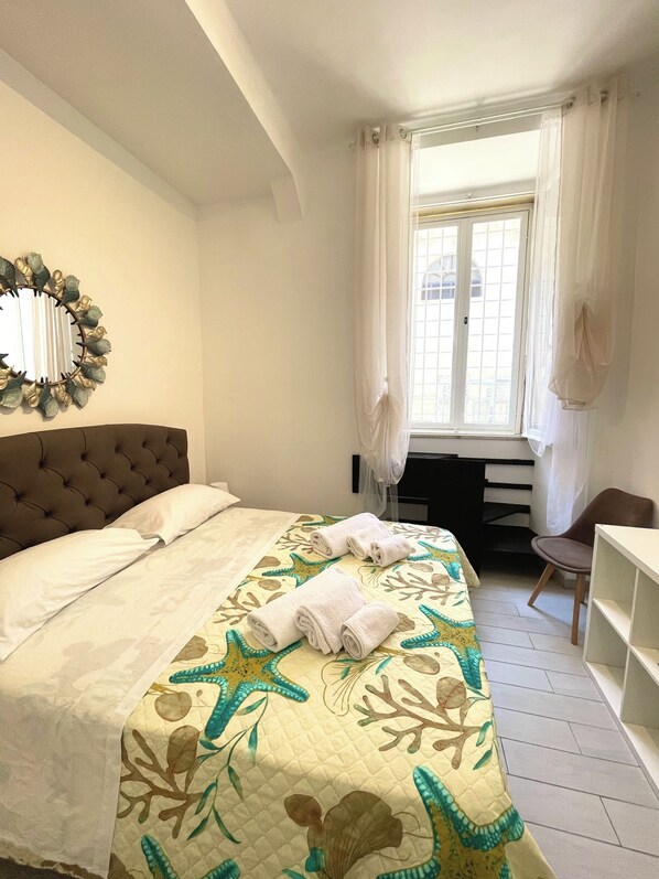 1 habitación, tabla de planchar con plancha, wifi gratis y ropa de cama 