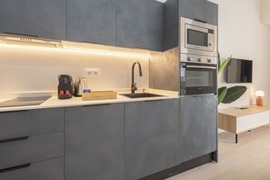 Studio, Roll-in Shower, Ground Floor | Private kitchen | Mini-fridge, microwave, oven, stovetop - Dobo Málaga Perchel (Málaga)