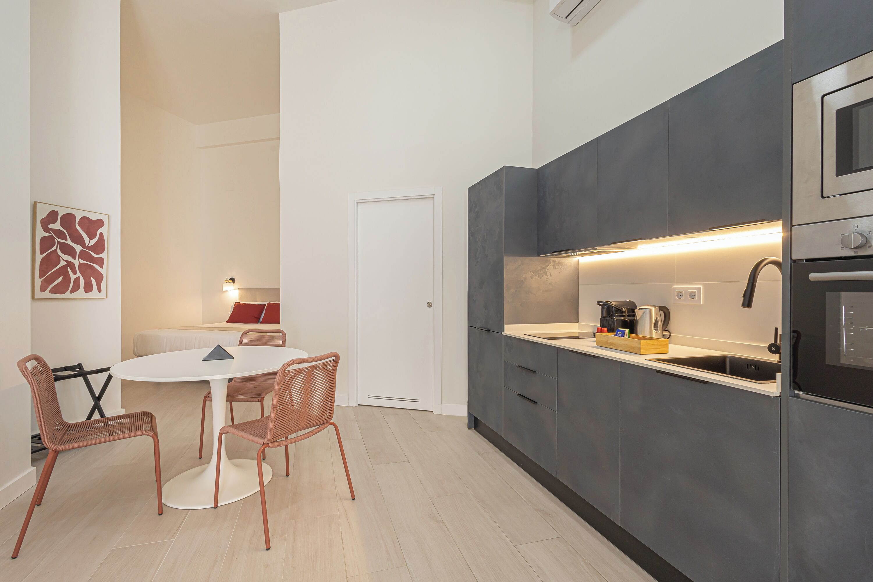 Monolocale, doccia a filo pavimento, al piano terra | Interni