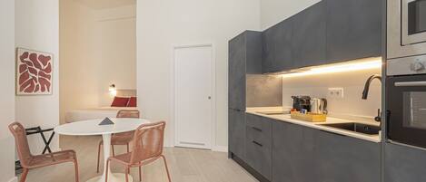 Studio, Roll-in Shower, Ground Floor | Interior